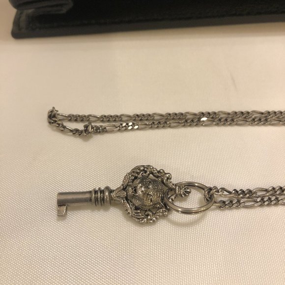 * ULTRA RARE * Gucci Hand Painted Padlock Clutch in Black - Picture 5 of 14